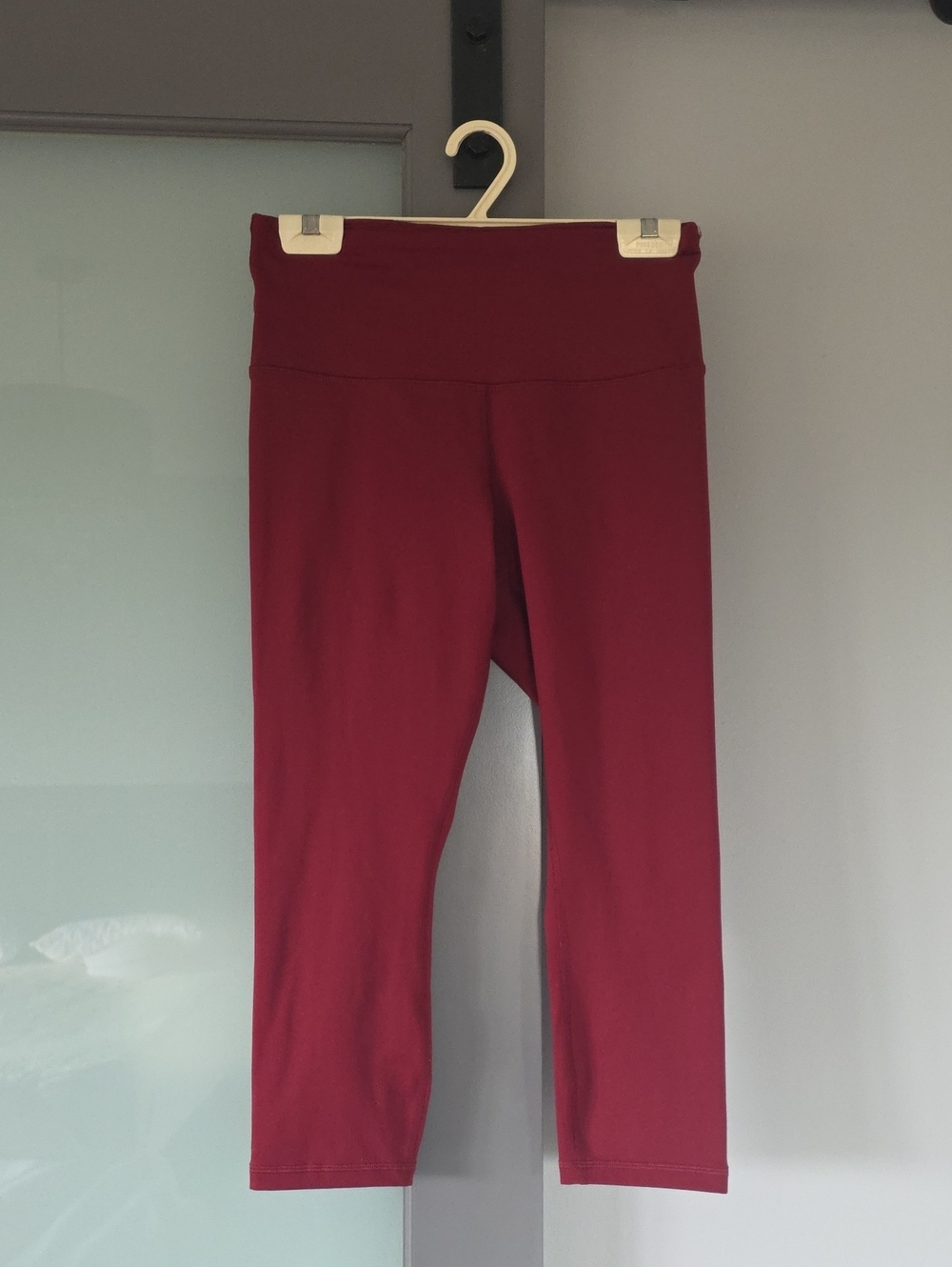 NWOT Reitmans Size M Hyba Capri Leggings